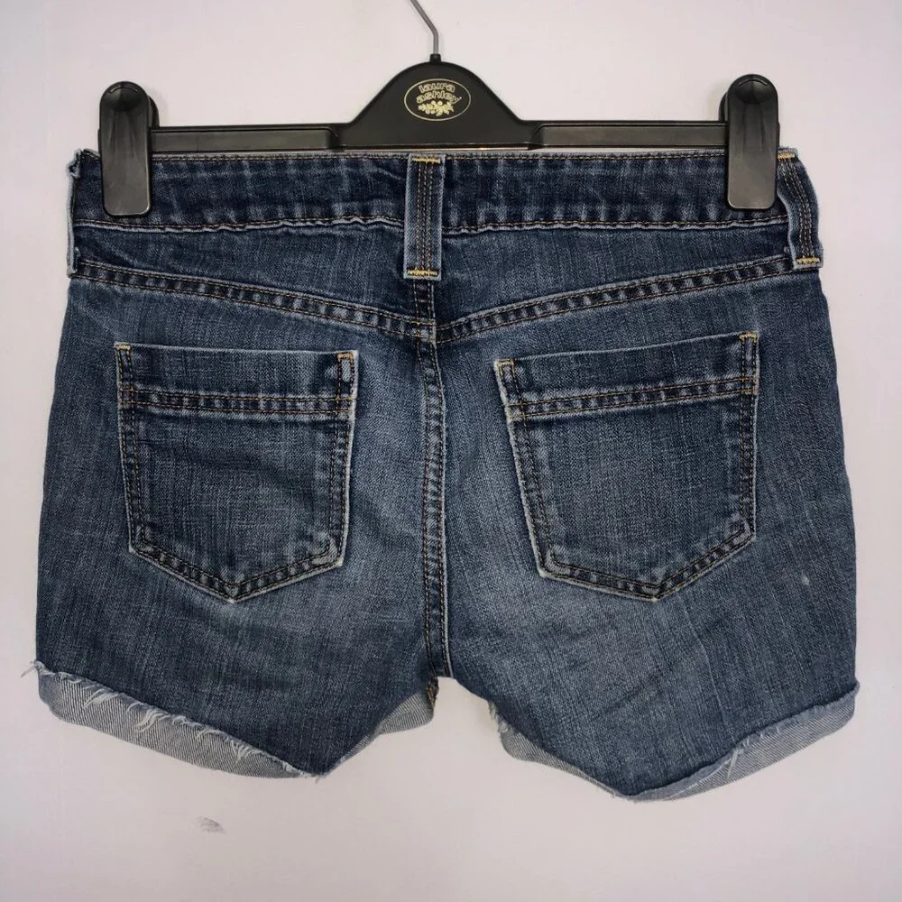 Gap Jean Shorts Womens 4 Curvy Low Rise Cuffed Cut Off Medium Wash Blue Denim - Picture 2 of 6